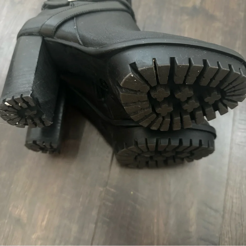 Vince Camuto Black Buckle Platform Heeled Ankle Moto Boots - Picture 8 of 9